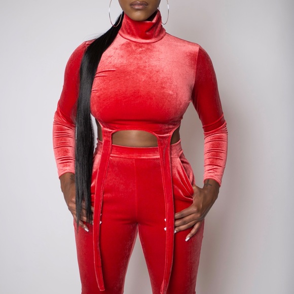 Red Strings Set - Picture 4 of 7